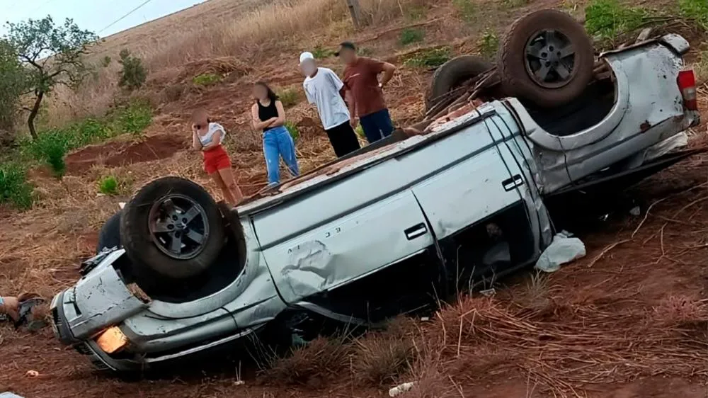 Capotamento de caminhonete na BR-158 deixa possível vítima fatal